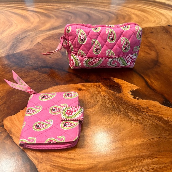 VERA BRADLEY BERMUDA PINK COSMETIC BAG
BRAND NEW/ NEVER USED
NO TAGS - Picture 9 of 9